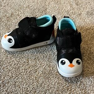 ikiki - Penguin “squeaker” Kids Shoes - Black